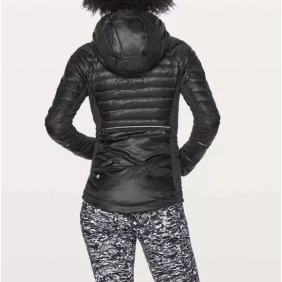 LULULEMON DOWN FOR A RUN JACKET Black Original Release SIZE 4,6 - Picture 10 of 11